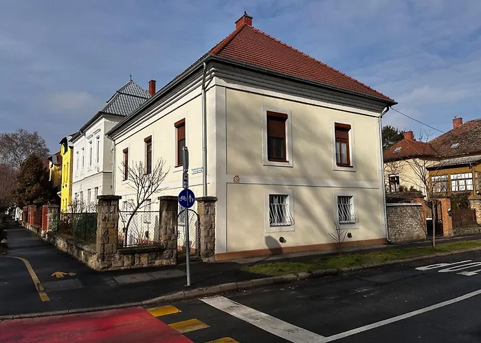 Petofi Sarok * קסזטלי